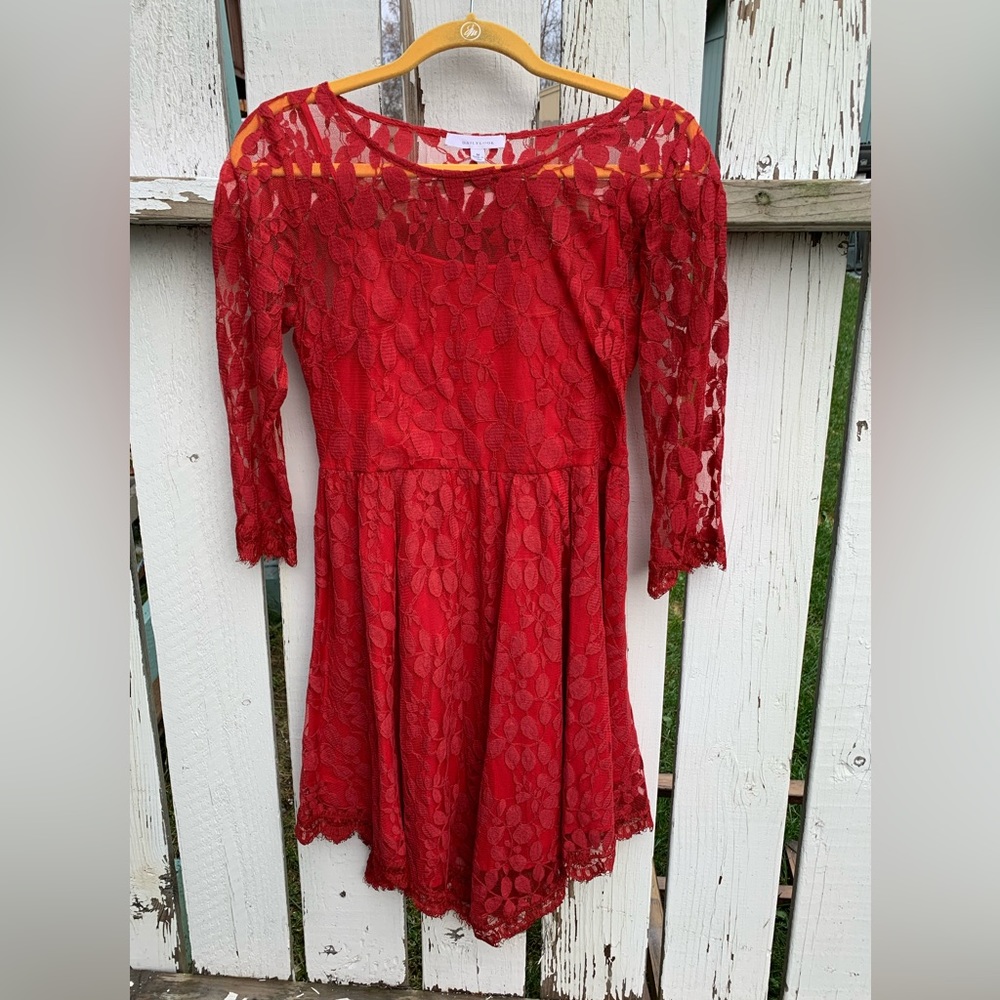 Red lace dress M